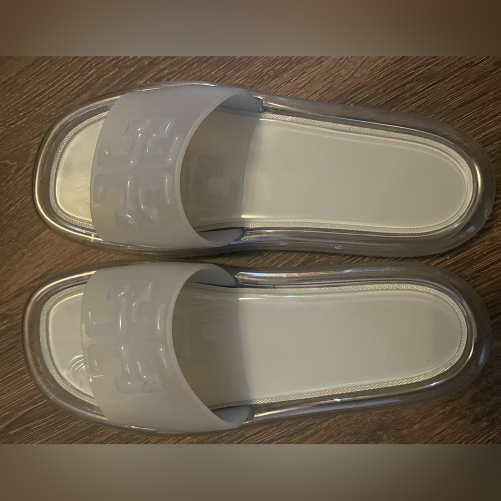 Women’s size 9 Bubble Jellys
Used with box